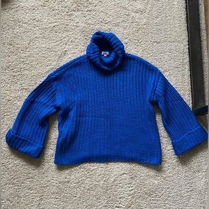 525 America acrylic knit turtleneck sweater in royal blue